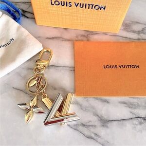 Like Louis Vuitton Elegant Gold and Silver Key Holder
